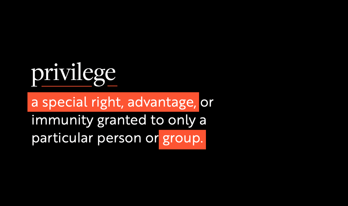 La slide della presentazione di Tatiana Mac con la definizione di privilegio: "Privilege. A special right, advantage, or immunity granted to only a particular person or group."